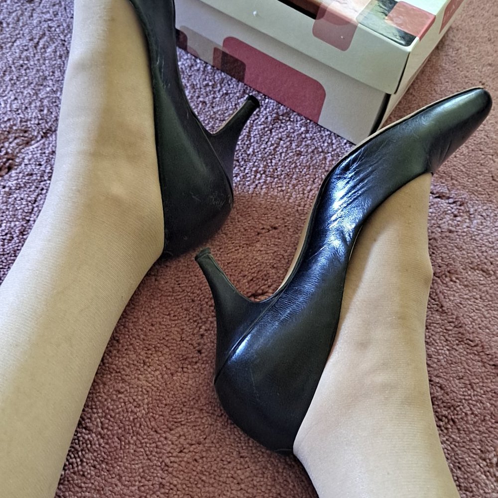 Vintage Black Bandolino High Heel Classic Pumps Size 7 - Picture 13 of 13